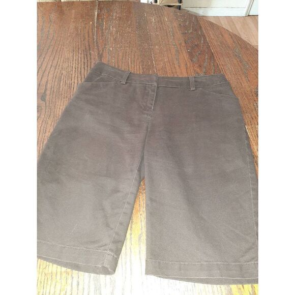 Size 4 Jones New York Sport Stretch Brown Bermuda Long Shorts Mid Rise - Picture 1 of 3